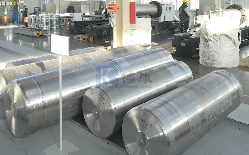 Bagaimanakah arka vakum membuat semula kesucian utama jongkong titanium?