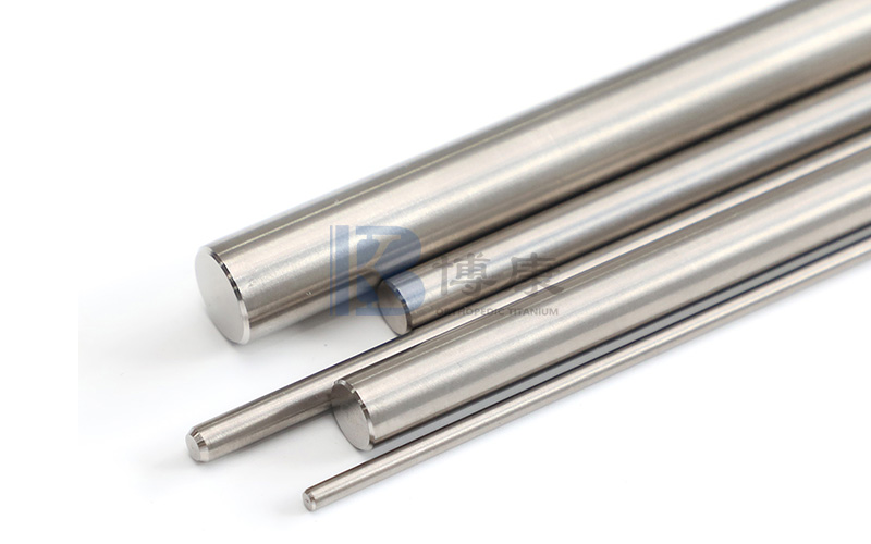 Apa yang menjadikan titanium gred perubatan sebagai bahan yang ideal untuk implan?