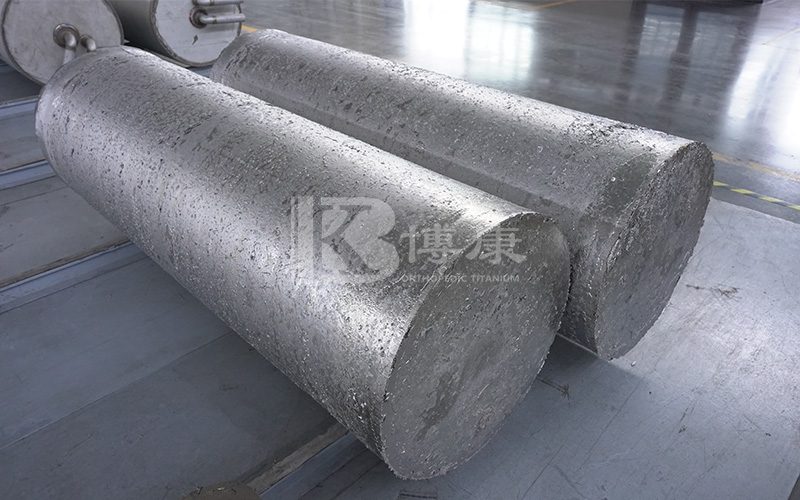 Apakah perbezaan antara jongkong aloi titanium dan bilet titanium?